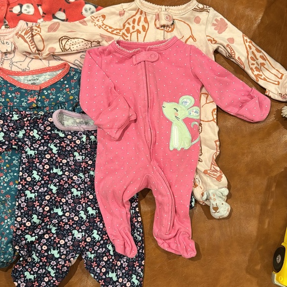 6 count baby girl sleepers 💜💛 - Picture 3 of 4